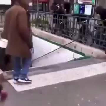 France.- Mohammad Taqi, caught in the act..! 😲😳