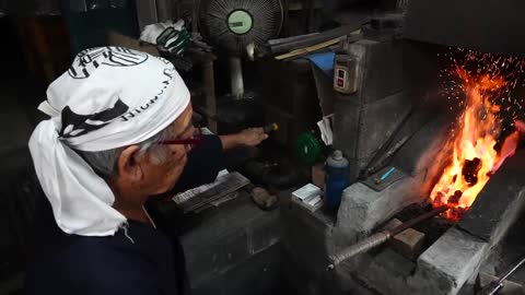 How Japanese samurai swords were made. A 75-year-old swordsman who has made 1,000 Japanese swords2