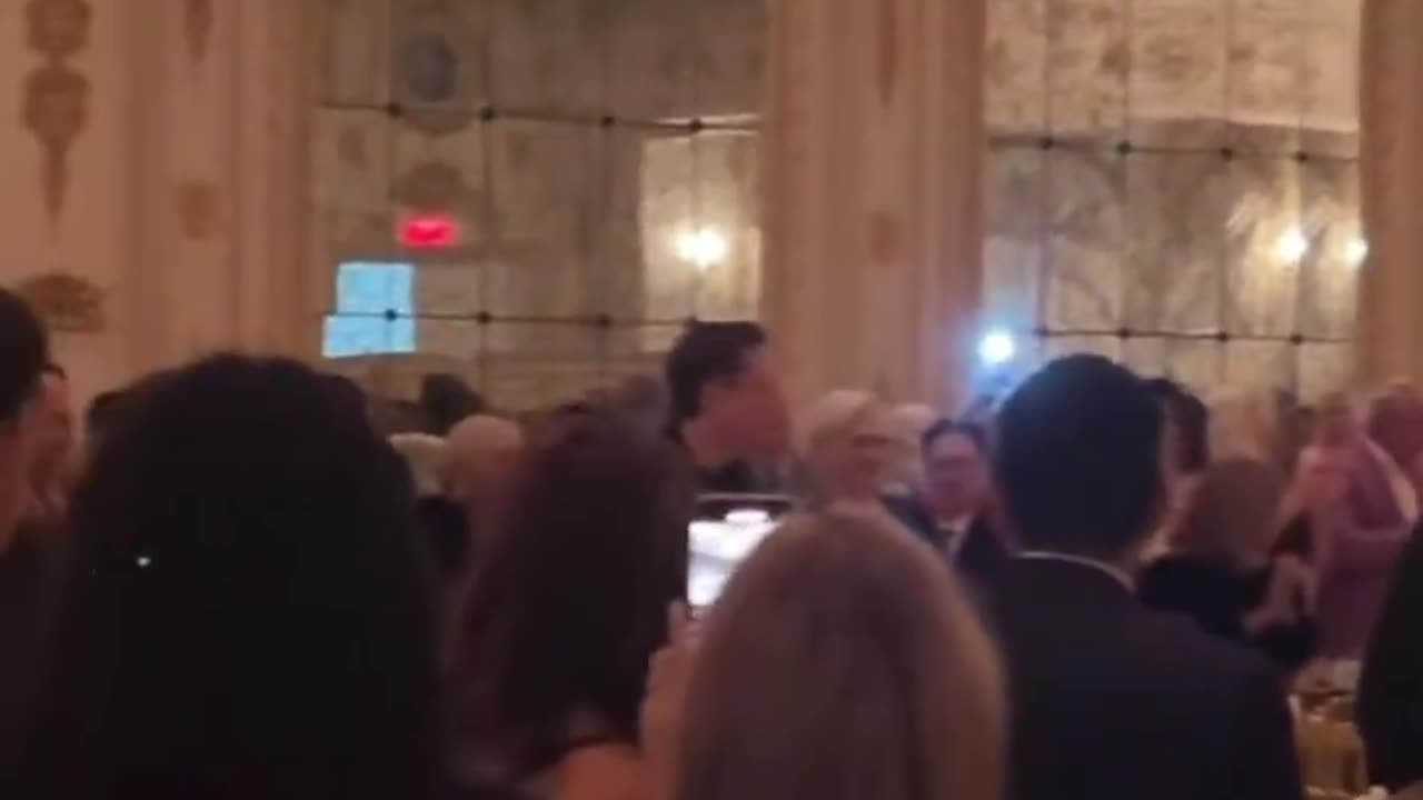 Elon Musk walks out to a ROARING APPLAUSE at Mar-a-Lago with President Trump