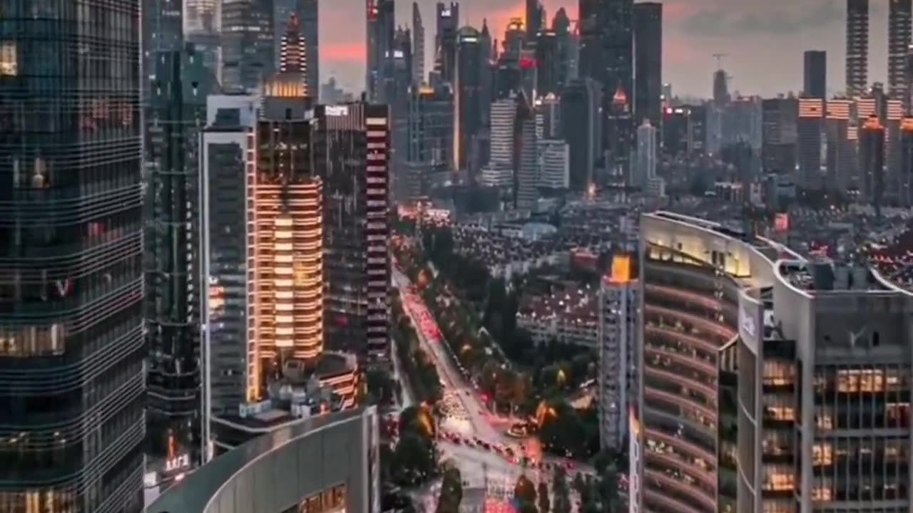 Flying through the city of Shanghai ✈️🤩