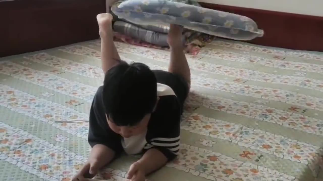 This kid turns the pillow with his feet, it's amazing