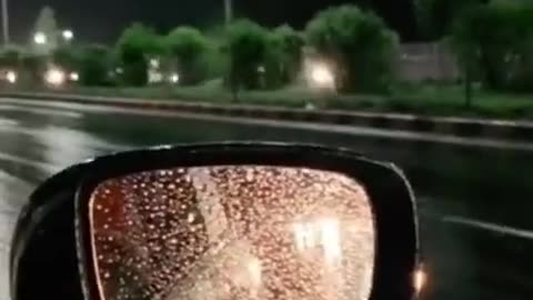 Bheegi bheegi Sadkon pe main| Enjoying Rain in Car