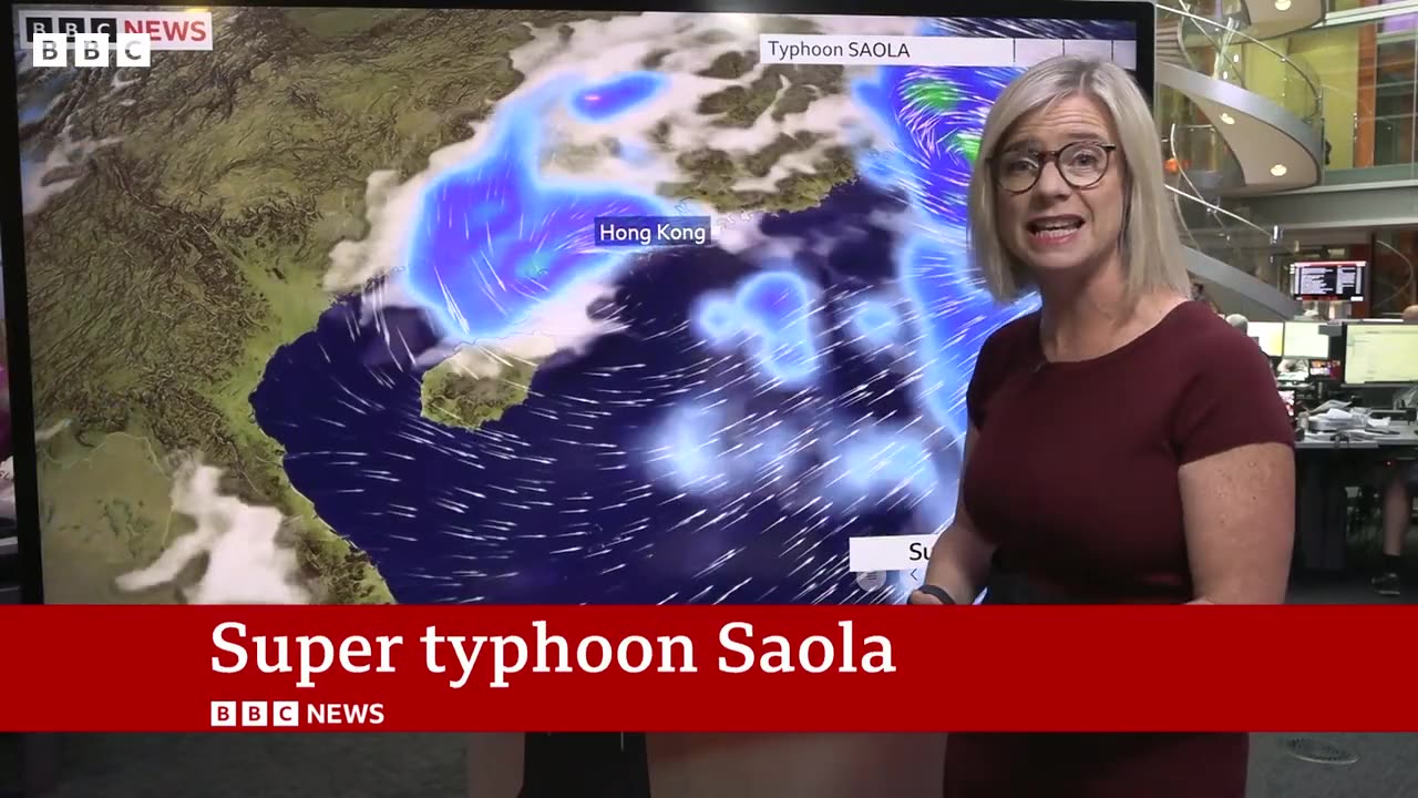 Super typhoon Saola moves closer to mainland China - BBC News