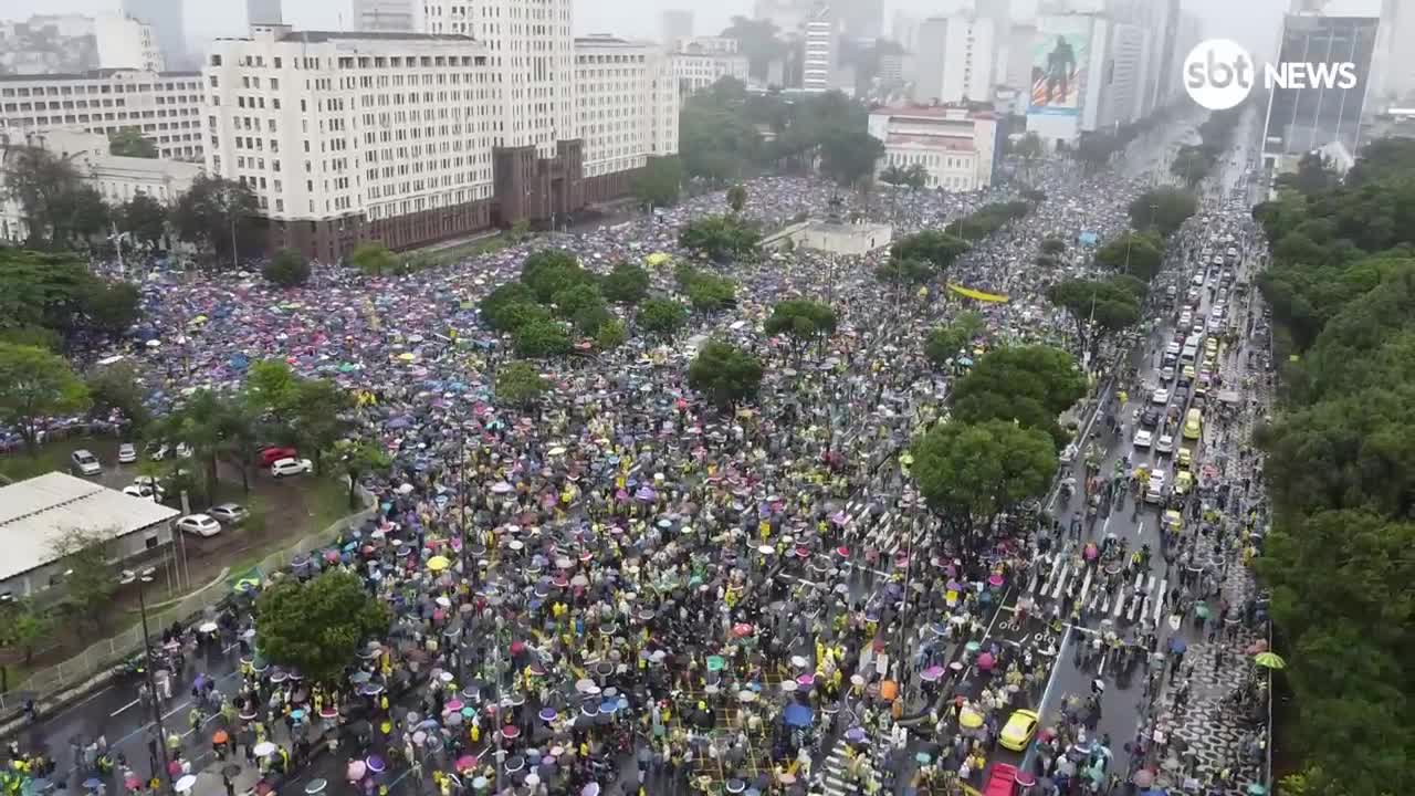 Manifestantes aliados a Bolsonaro vão às ruas no Rio de Janeiro