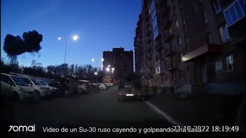 Video de un Su-30 ruso cayendo y golpeando una casa.