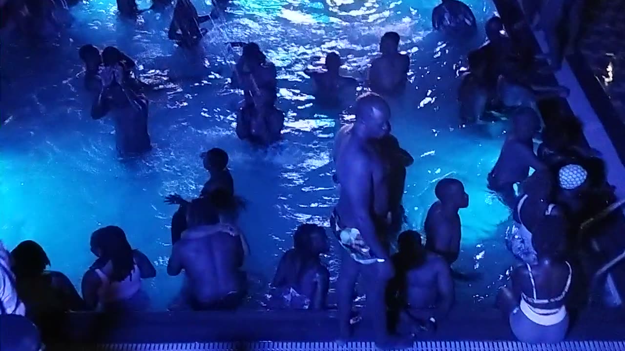 Pool party