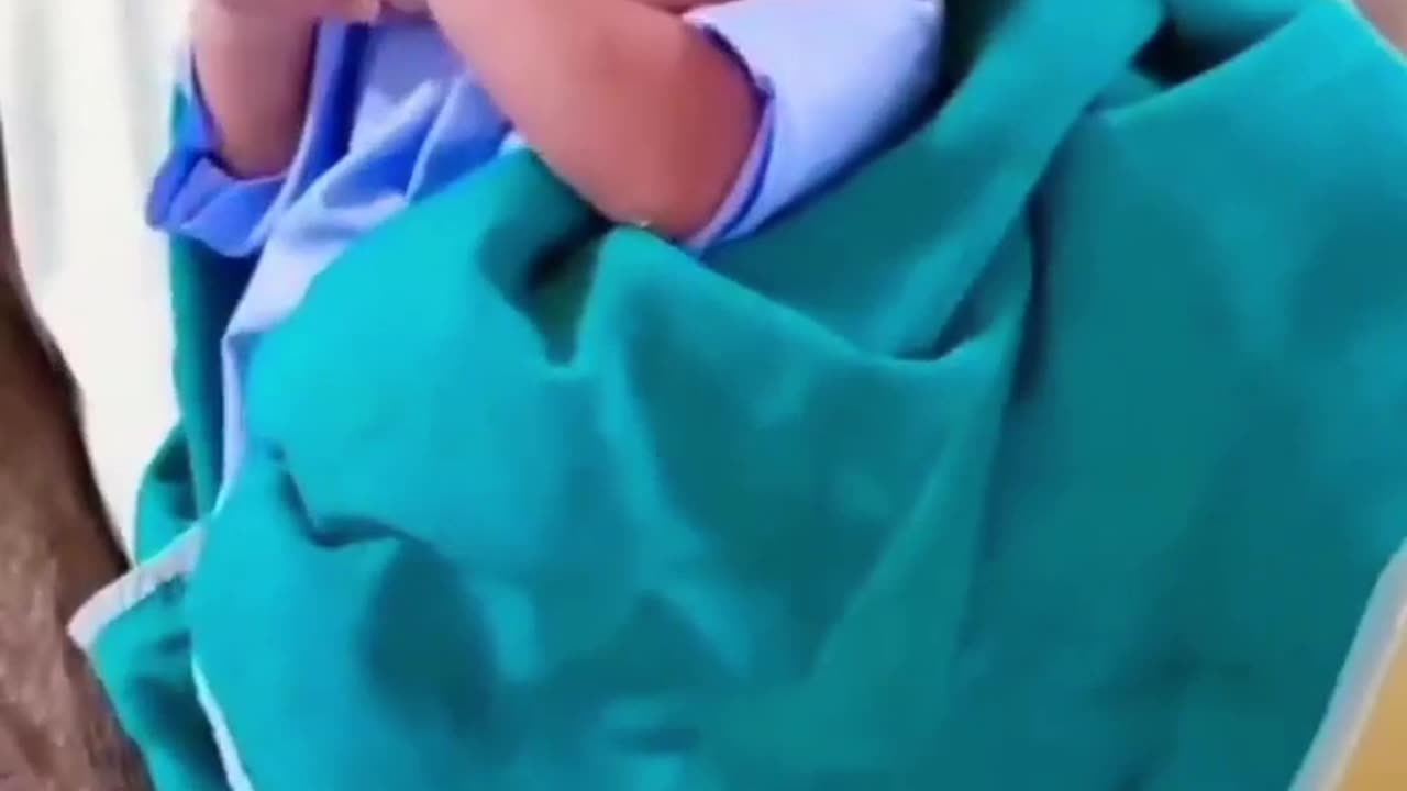 a cute born baby after his birth weight 3 kg