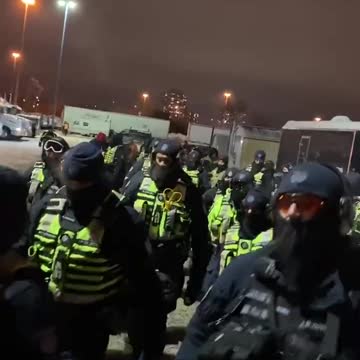 Ottawa declares a State of Emergency cause Trudeau is a coward.