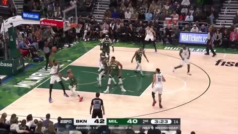 Ben Simmons is let wide open by the Bucks after he was shooting terrible bricks😂