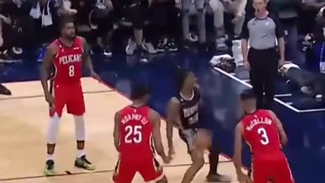 @Ja Morant at it again with the switch and SLAM 💥