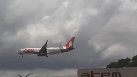 Boeing 737 MAX 8 PR-XMC na aproximação final antes de pousar em Manaus vindo de Brasília