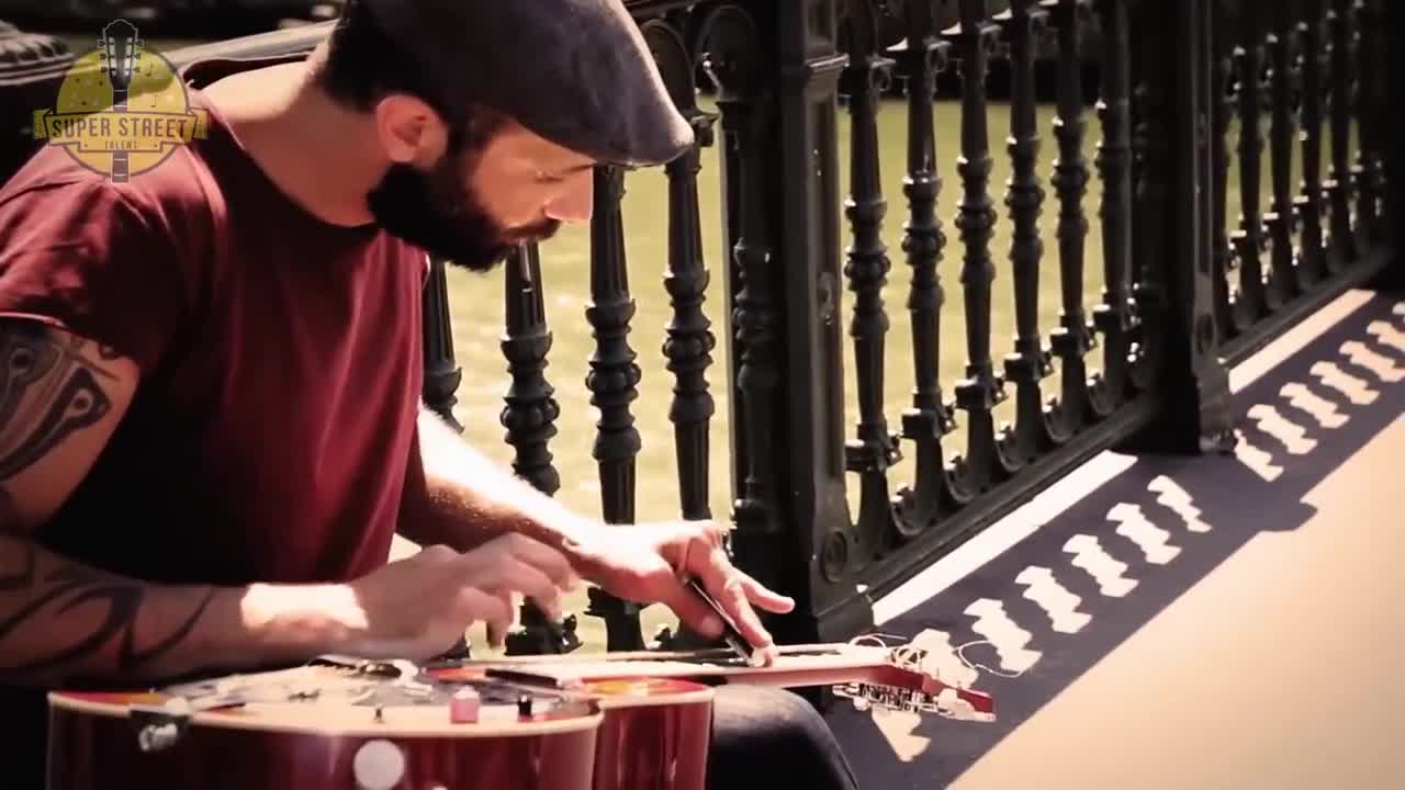 Guitarist Plays Ghost Riders In The Sky Paris