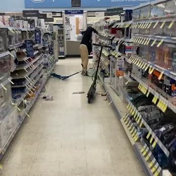 BIDEN CRIME WAVE > Another Video Showing Rampant Crime in California