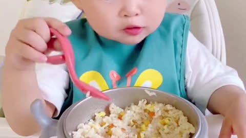 Cute Babies Eating Food by self