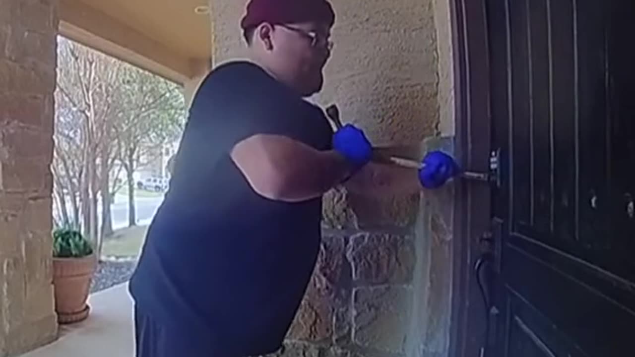 Man in Florida tries to enter the house and robbed