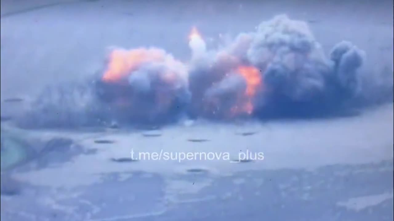 ‼️A Russia self-propelled howitzer is destroyed using a M982 Excalibur