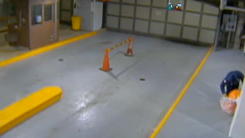 3135RHOBG21stStPedestrianDoor_2021-01-05_00h20min00s953ms.mp4
