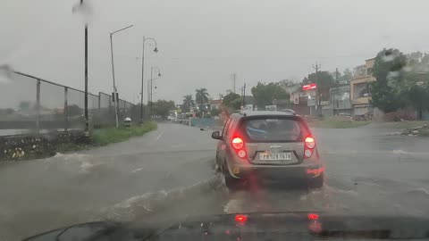 Car drive in heavy rain unedit video @b2LifeIsAJourney
