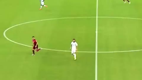 Ronaldo mocking it. SEWEY! Some dizzy defenders.