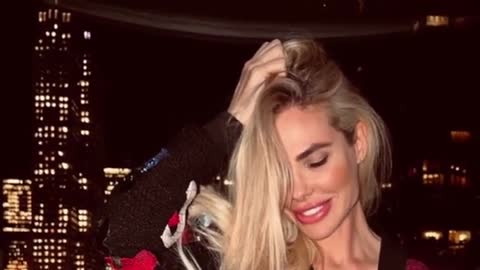 Ilary Blasi vola a New York, è la risposta ai baci in pubblico di Totti e Noemi Bocchi
