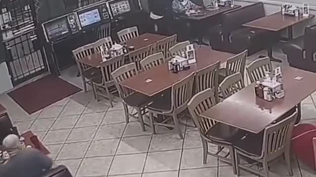 This is what happens when you try to rob a taqueria in Houstonš¬
