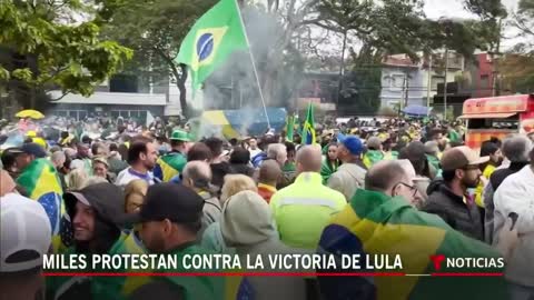 Persisten las protestas por derrota de Bolsonaro en Brasil | Noticias Telemundo