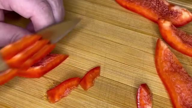 The only thing simpler than this pizza is a store-bought pizza) Watch with sound.