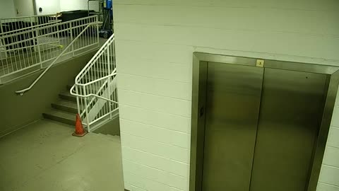 7110CVCULElevator#3Lobby_2021-01-05_00h40min00s057ms.mp4