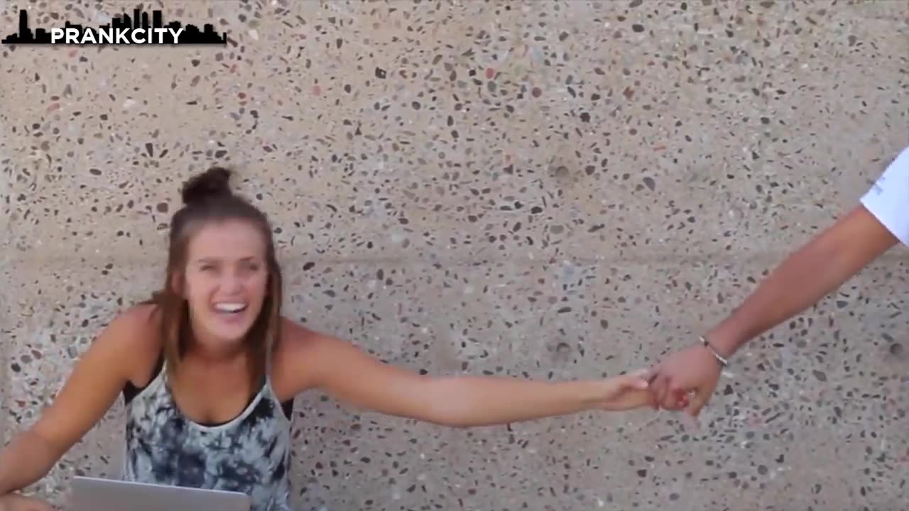 THE BEST ESCALATOR PRANKS!! *COUPLES REACTIONS