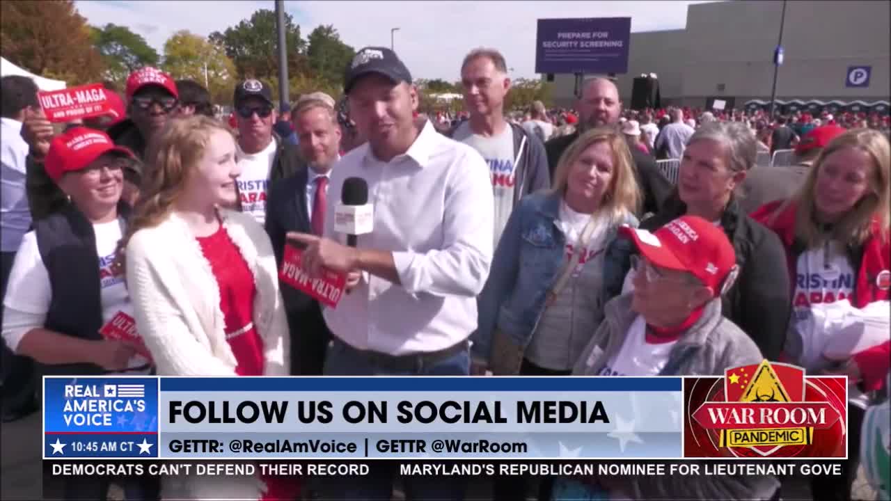 Steve Bannon talks with Ben Bergquam at Michigan Trump Rally