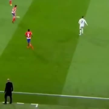 "When Footballers Forget How to Football"