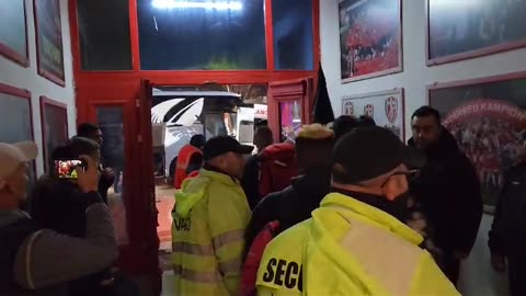 Futbollisti transportohet në spital