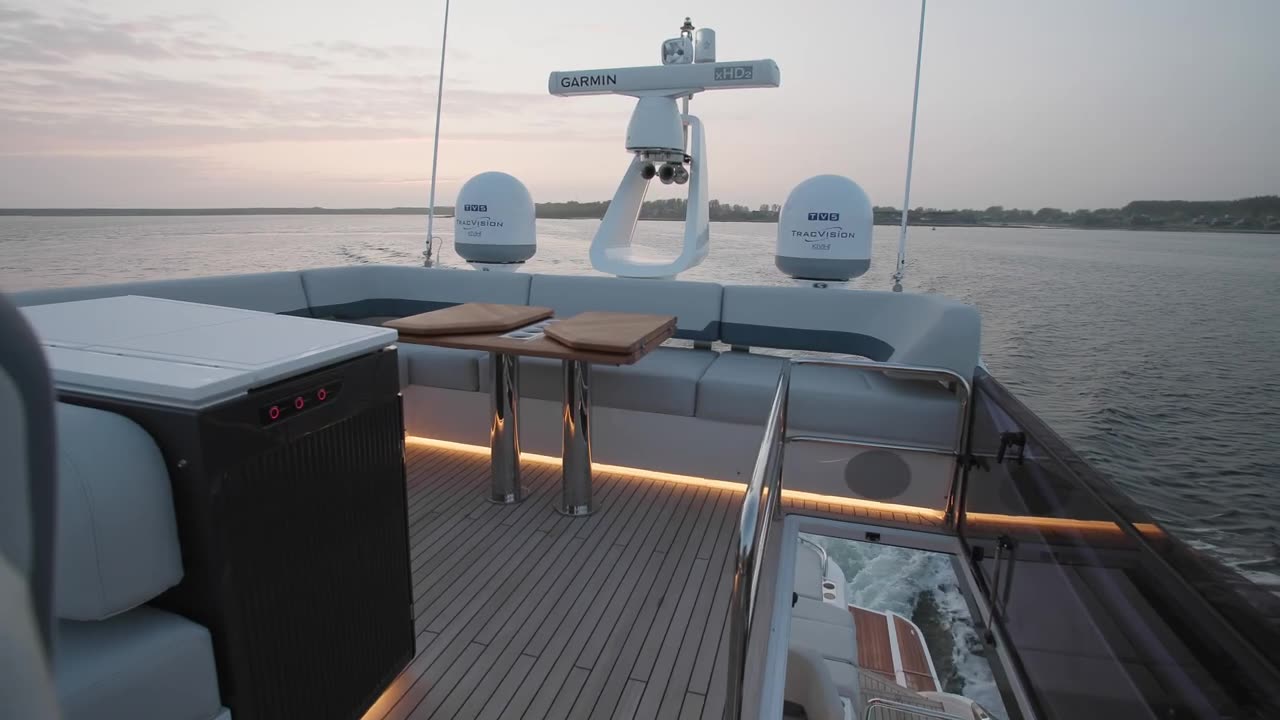 Jonkers Yachts - Fairline Phantom 65