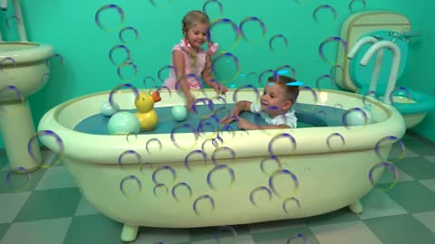 Diana and Roma fun play at the theme park Peppa Pig-11