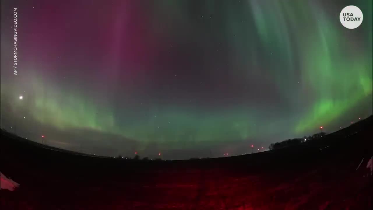 Mesmerizing northern lights color the sky above Minnesota