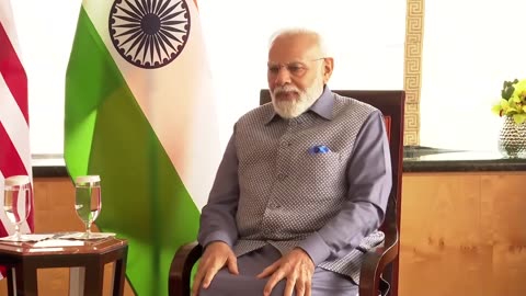 PM Modi meets American businessman Ray Dolio on New York City