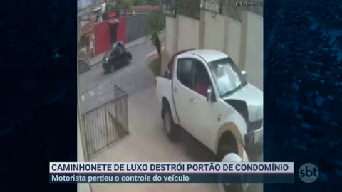 Flagra: caminhonete atinge portão em Minas Gerais | Primeiro Impacto