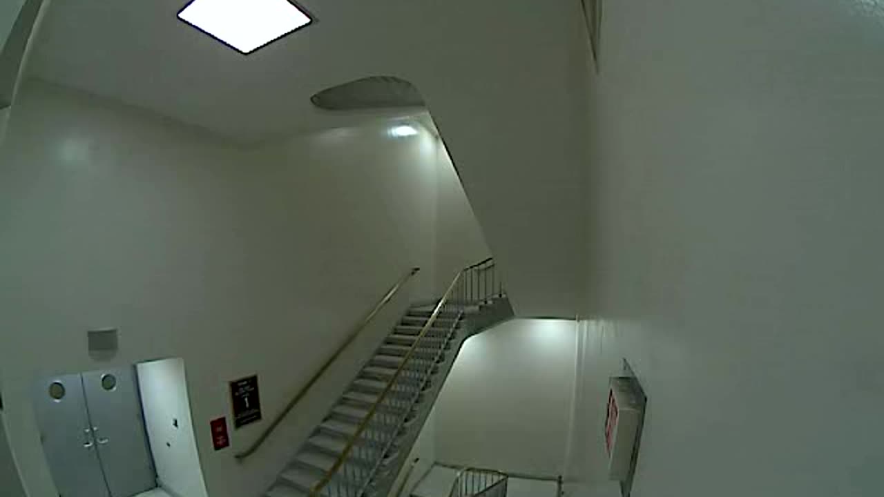 3152RHOB01Stair7_2021-01-05_01h00min00s913ms.mp4