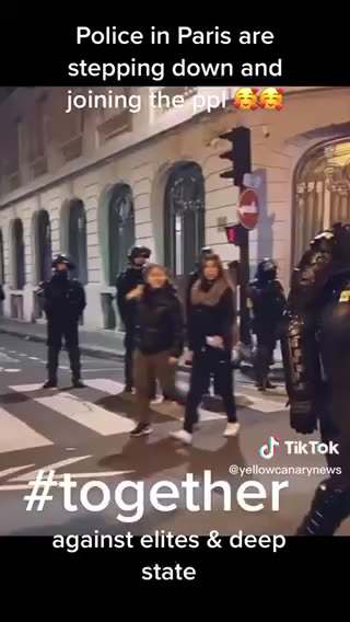 Police join protesters in Paris