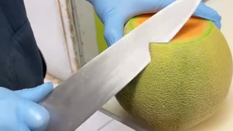 Thailand street frozen fruit, this melon is too happy