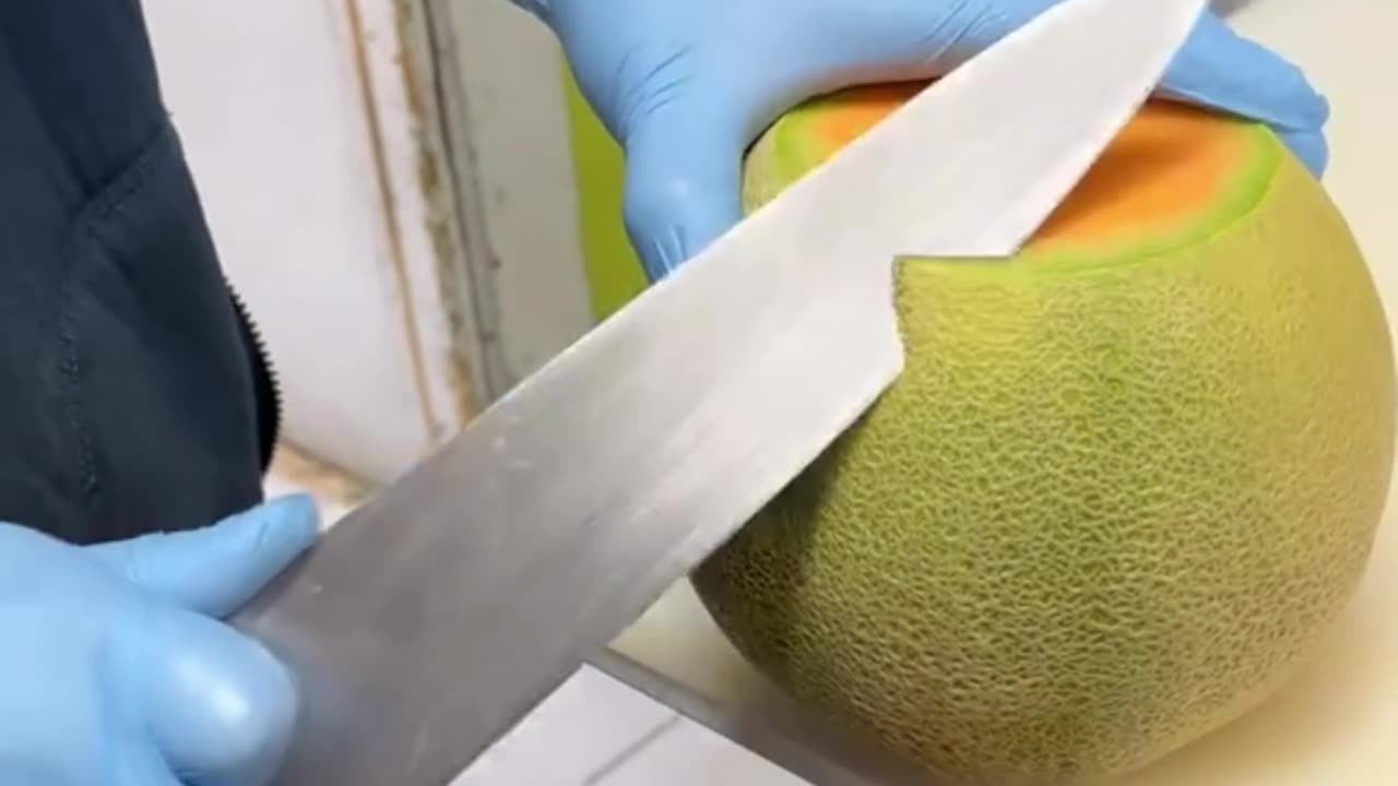 Thailand street frozen fruit, this melon is too happy