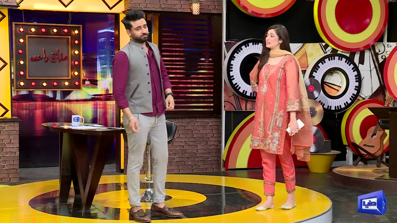 DJ Aoun Ne Rukhma Ko Han Kar Di | Mazaaq Raat | Dunya News