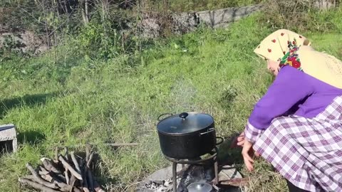 Cooking celery stew with lamb and onion salad!