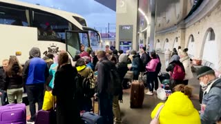 'I want to fight': Ukrainian mother heads home