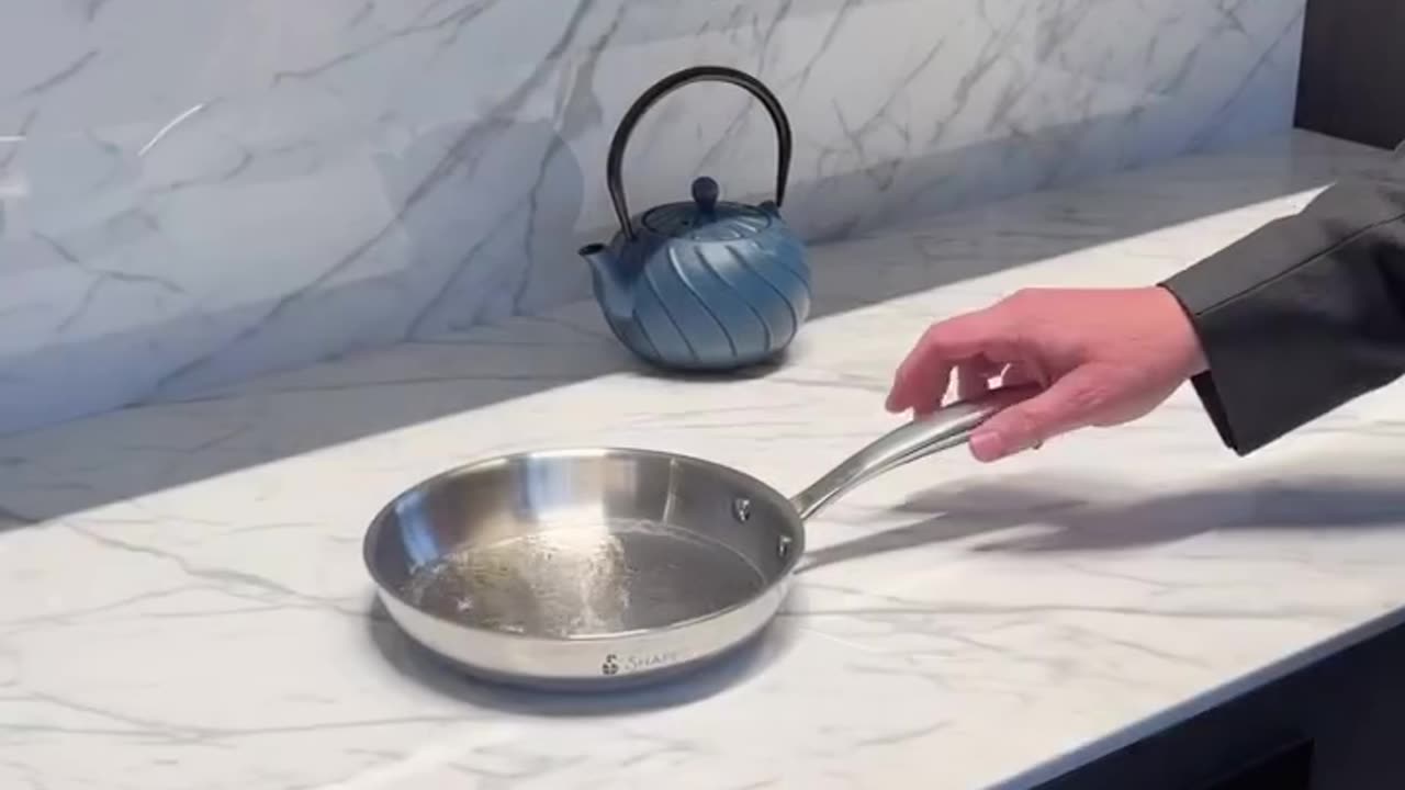 Magnetic kitchen counter to cook food on it
