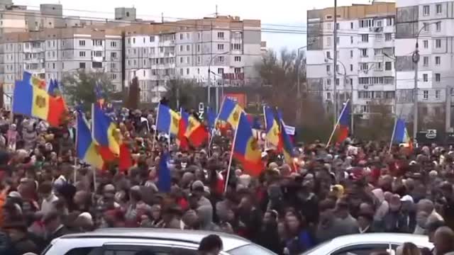 Rallies in Moldova: A crowd of protesters in Chisinau