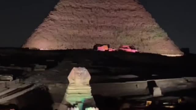 Did the sphinx really close his eyes?