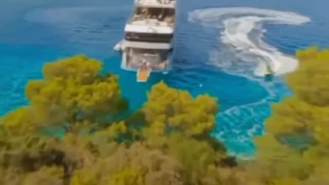 Tate being drunk on his yacht 😁