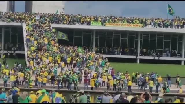 Brazil in civil war. Citizens call for transparency and end of censorship
