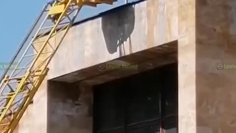 Vztyčení ruské vlajky nad osvobozeným Světlodarskem